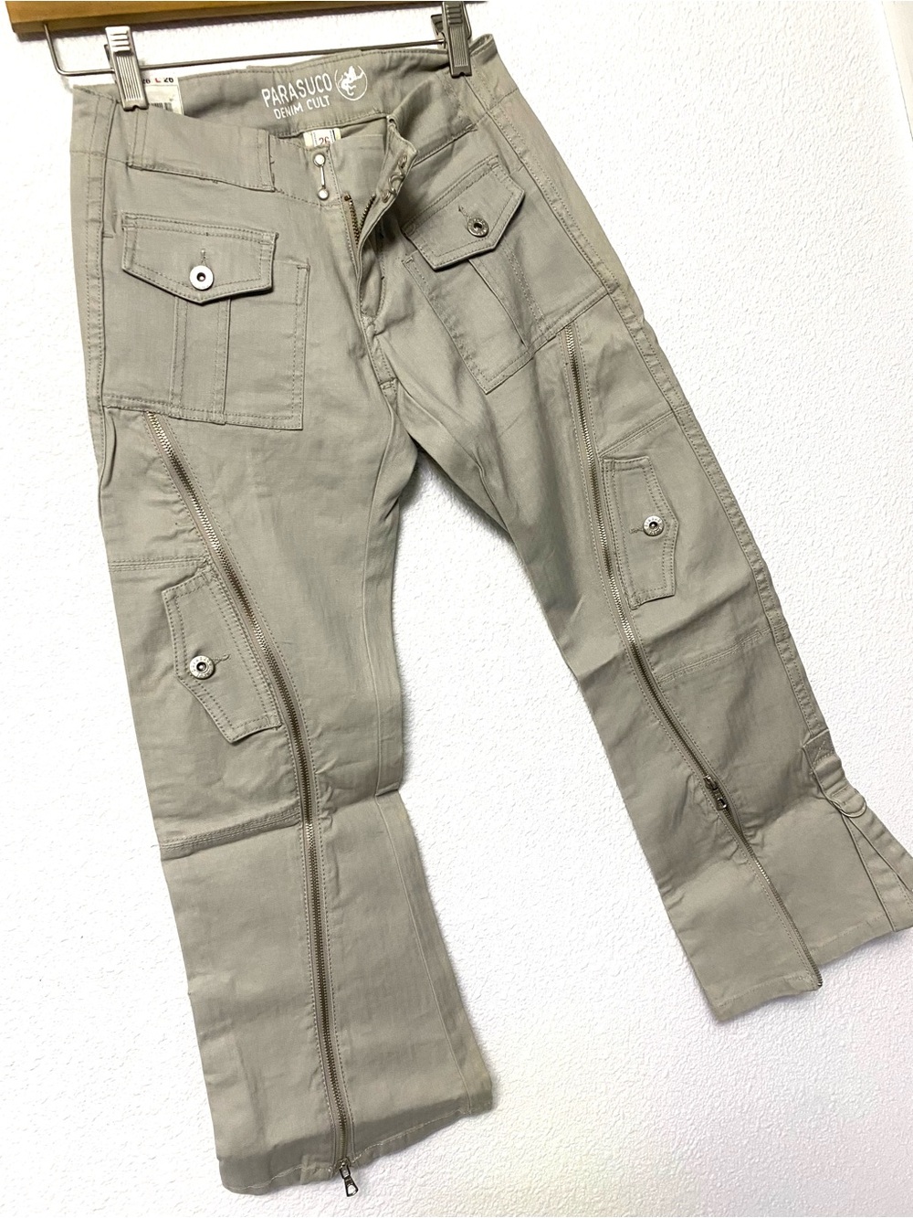 Parasuco Ladies Light Khaki Cargo Capri Pants with Zip Panels